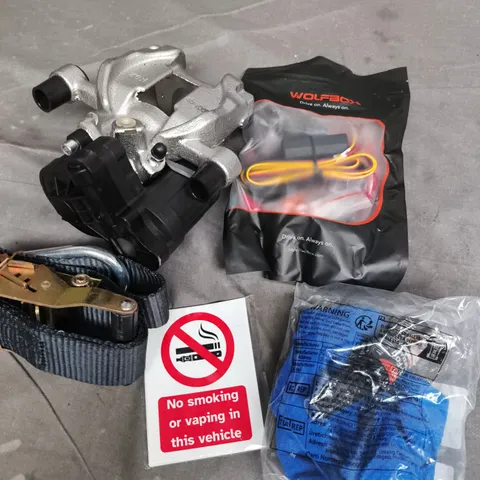 APPROXIMATELY 10 ASSORTED VEHICLE PARTS AND ACCESSORIES TO INCLUDE ANTI-FOG SPRAY, TOUCH UP PAINT, SOCKET TOOL ETC