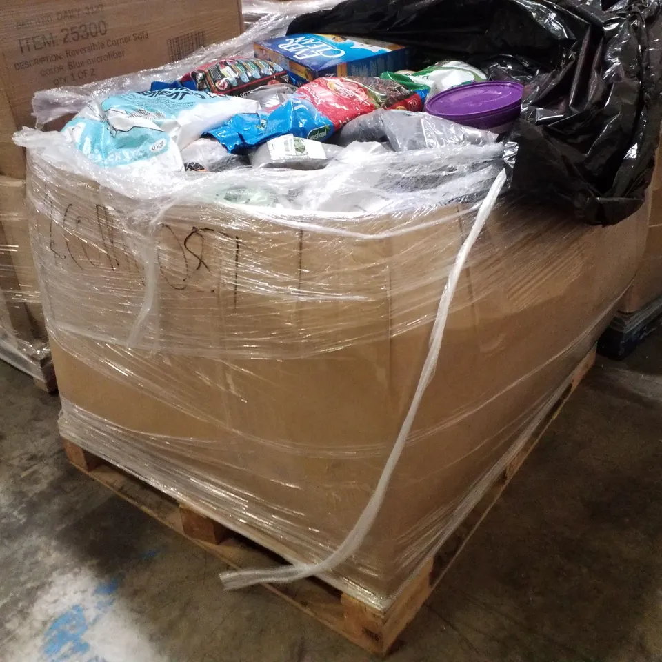 PALLET CONTAINING ASSORTED GARDENING SUPPLIES INCLUDING COMPOST & SEEDS