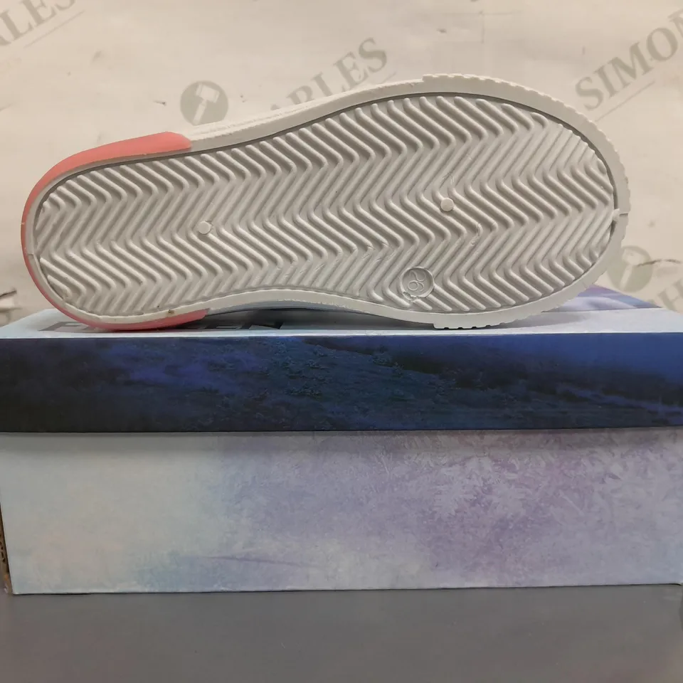 BOXED PAIR OF UNBRANDED KIDS DISNEY FROZEN SHOES UK SIZE 8.5