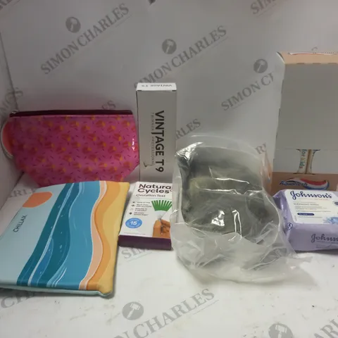 LOT OF ASSORTED COSMETIC ITEMS TO INCLUDE BABYWIPES, MAKEUP BAGS AND BEARD TRIMMER