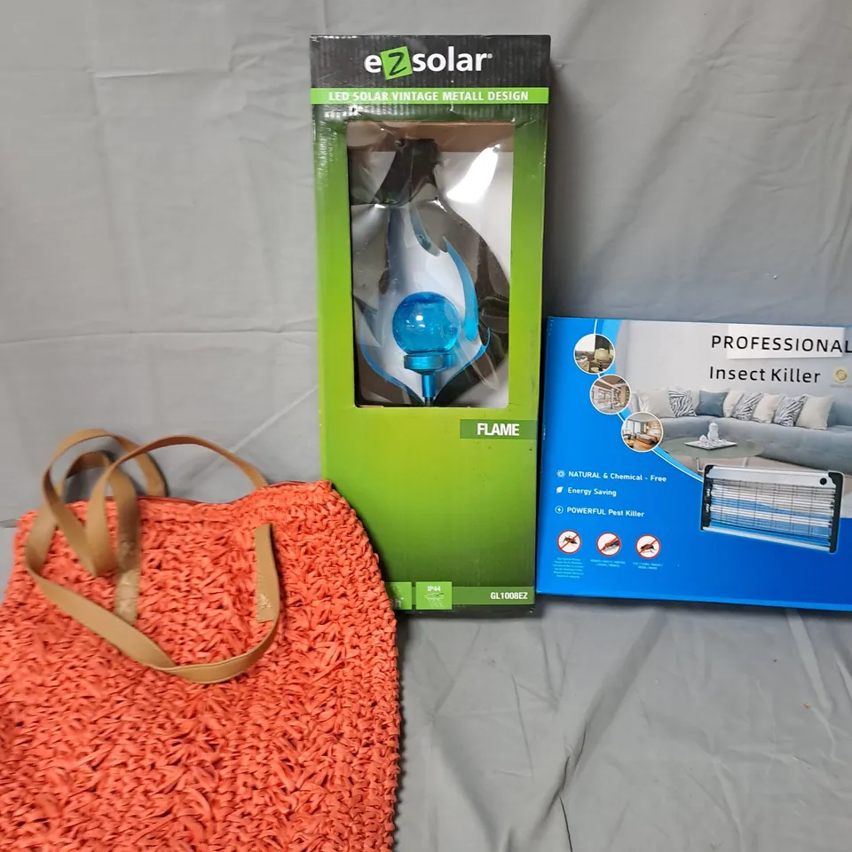 BOX OF APPROXIMATELY 10 HOUSEHOLD ITEMS TO INCLUDE SOLAR GARDEN DÉCOR - INSECT KILLER AND TOTE BAG