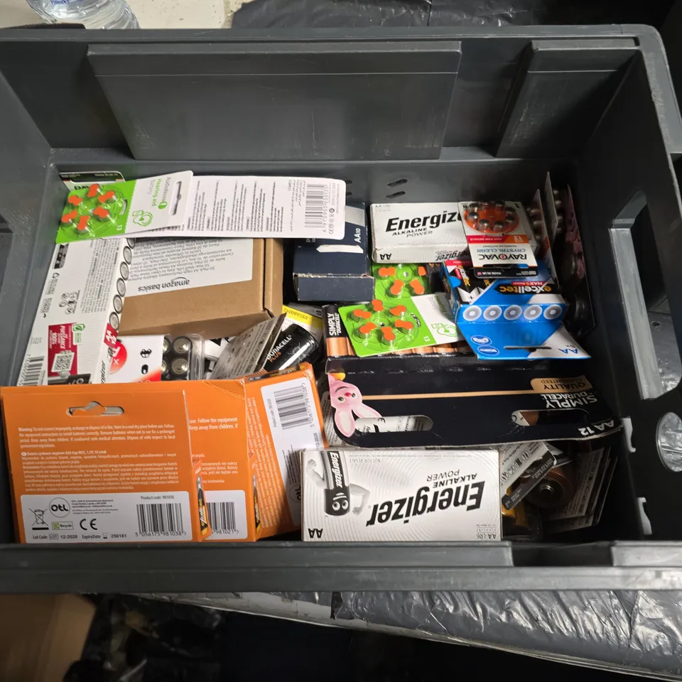 LARGE QUANTITY OF ASSORTED BATTERIES