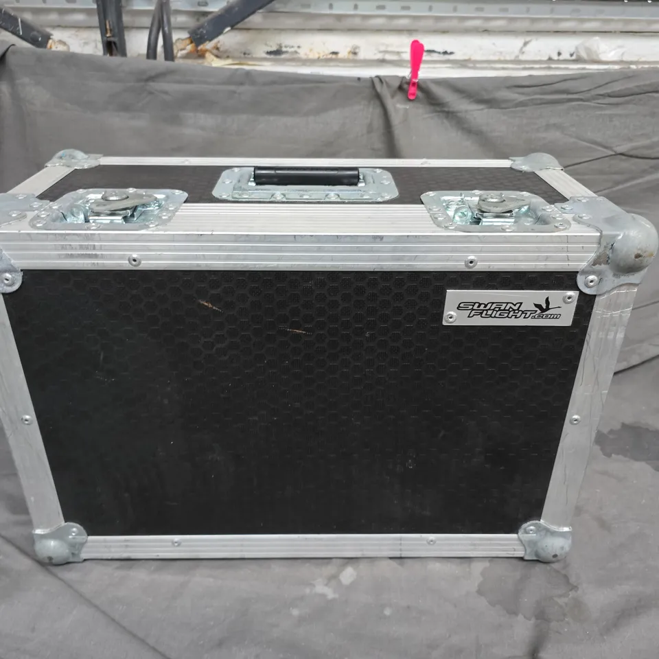 SWAN FLIGHT CASE WITH TWIST LOCKS - 52 X 36 X 25CM