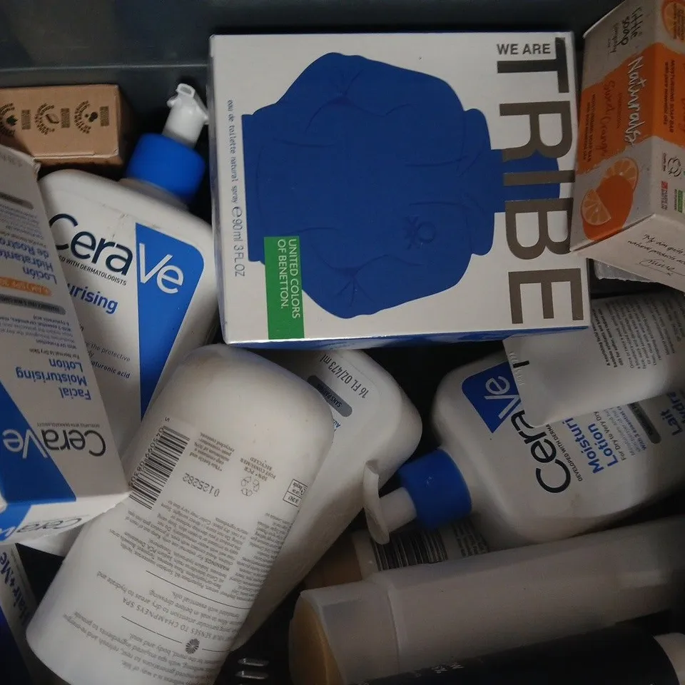 APPROXIMATELY 15 ASSORTED COSMETIC ITEMS INCLUDING VARIOUS MAKES AND BRANDS - COLLECTION ONLY