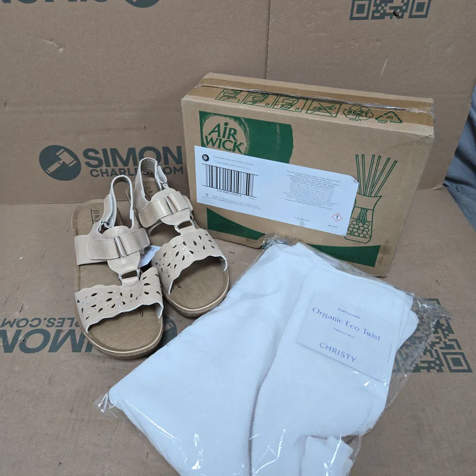 APPROXIMATELY 15 ASSORTED HOUSEHOLD PRODUCTS TO INCLUDE CLOTHING, DIFFUSER, TOWEL ETC 