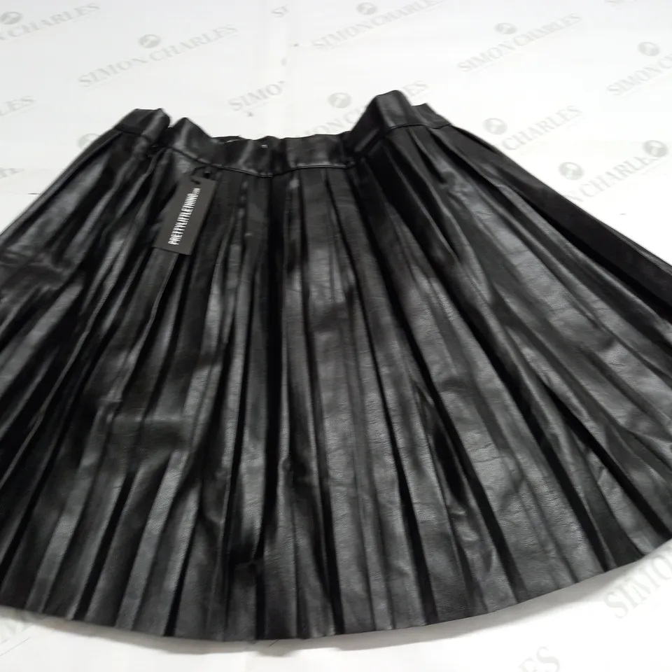 PRETTYLITTLETHING BLACK FAUX LEATHER PLEATED SKATER SKIRT - UK 12