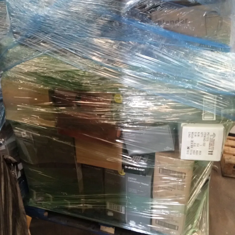 PALLET OF ASSORTED ELECTRIC KITCHEN APPLIANCES AND HOUSEHOLD ELECTRIC GOODS TO INCLUDE; CONVECTION AND FAN HEATERS, OIL FILLED RADIATOR HEATERS, BLENDER, POST LIGHT, HOSE ADAPTERS ETC