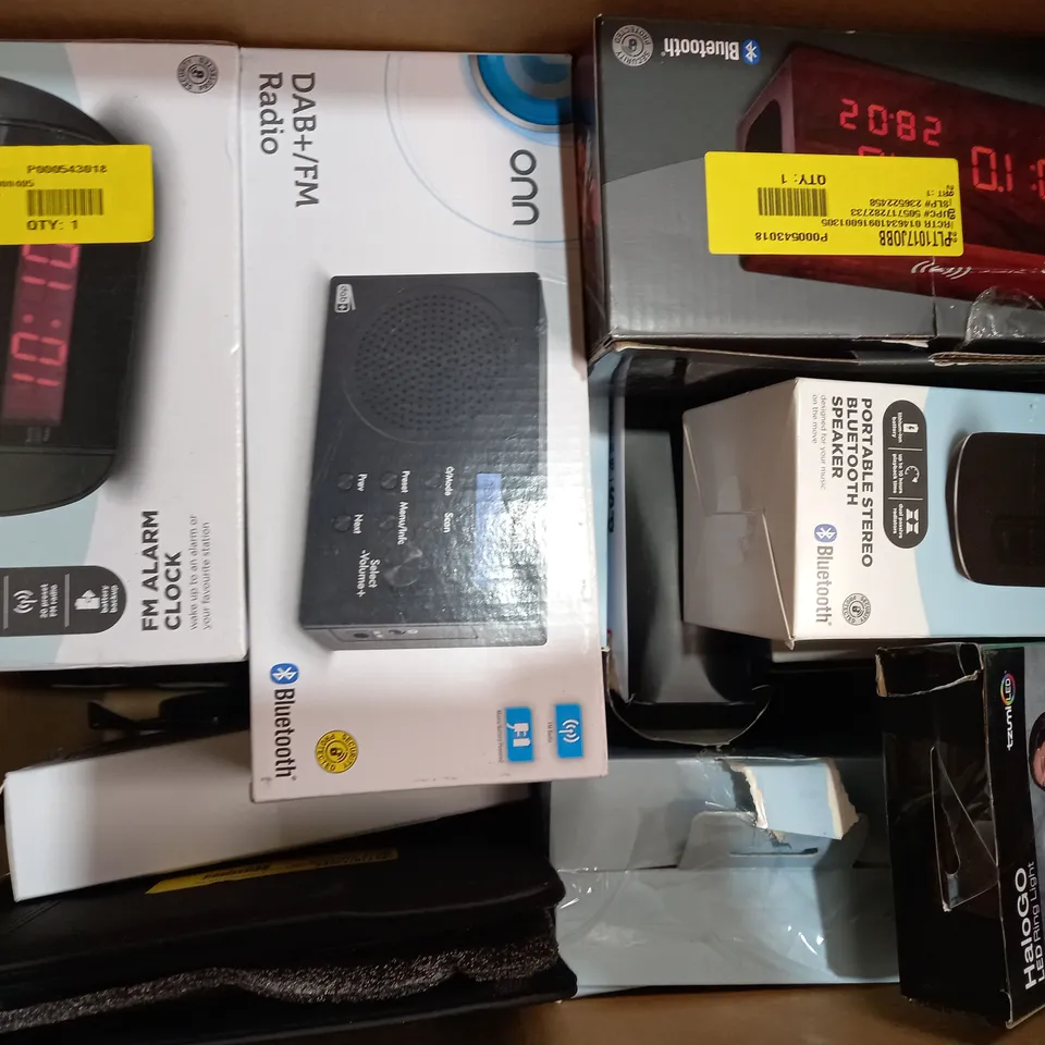 LOT OF APPROXIMATELY 20 ASSORTED HOUSEHOLD ITEMS TO INCLUDE ONN USB-C TO USB-A MALE CABLE, ASDA TECH NOISE CANCELLING WIRELESS EARBUDS, BLACKWEB MICRO USB TO USB-A CABLE, ETC