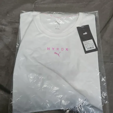 BAGGED PUMA HYROX POLY GRAPHIC TEE IN WHITE - SMALL