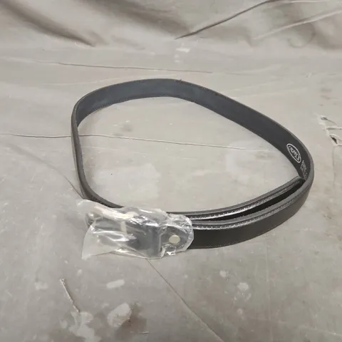 APPROXIMATELY 35 ASSORTED CARABOU BONDED LEATHER BELTS IN BLACK IN VARIOUS SIZES