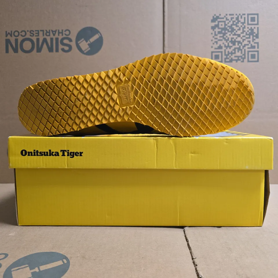 BOXED PAIR OF ONITSUKA TIGER MEXICO 66 SD TRAINERS IN YELLOW/BLACK SIZE UK 10.5