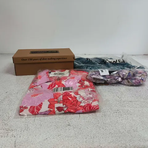 BOX OF APPROXIMATELY 25 ASSORTED CLOTHING AND FOOTWEAR ITEMS TO INCLUDE CUSHION WALK, MUDFLOWER, ANAMOR ETC