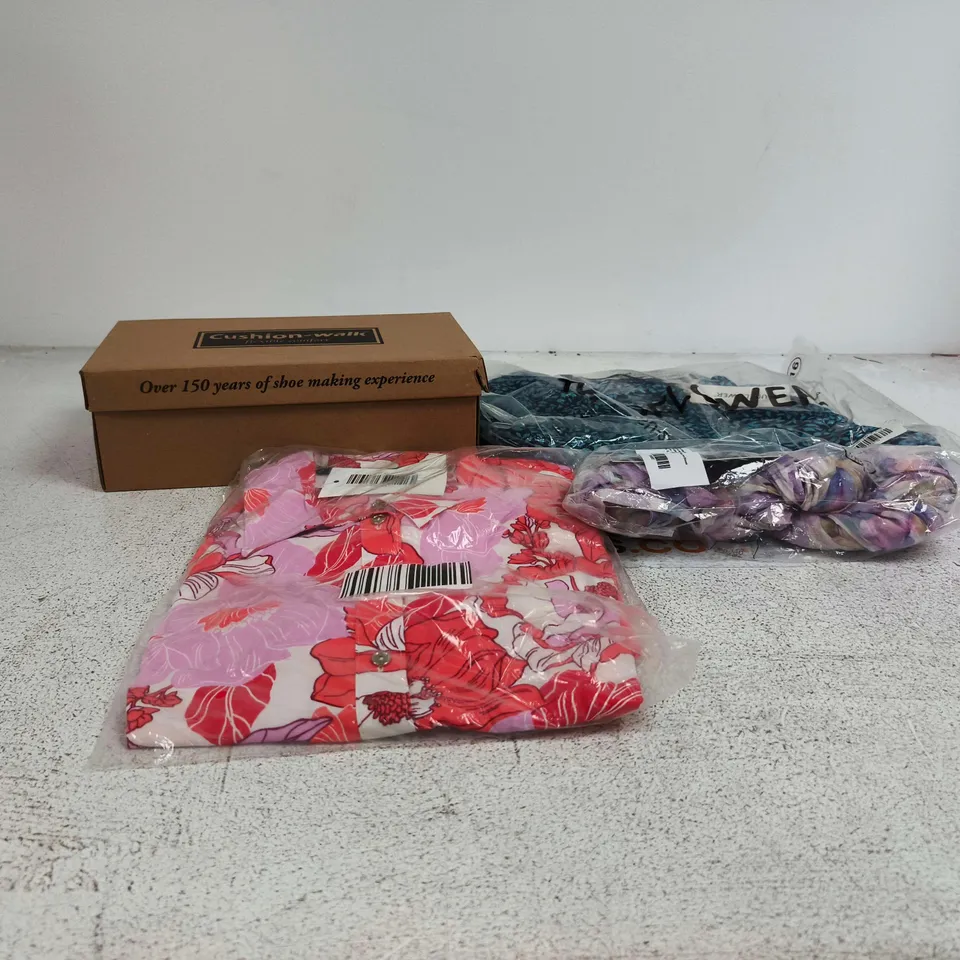 BOX OF APPROXIMATELY 25 ASSORTED CLOTHING AND FOOTWEAR ITEMS TO INCLUDE CUSHION WALK, MUDFLOWER, ANAMOR ETC