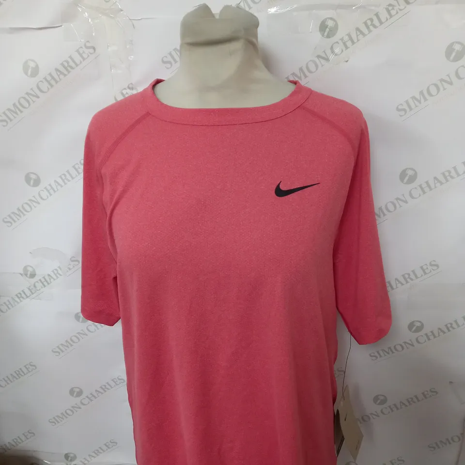 NIKE LOGO T-SHIRT SIZE S