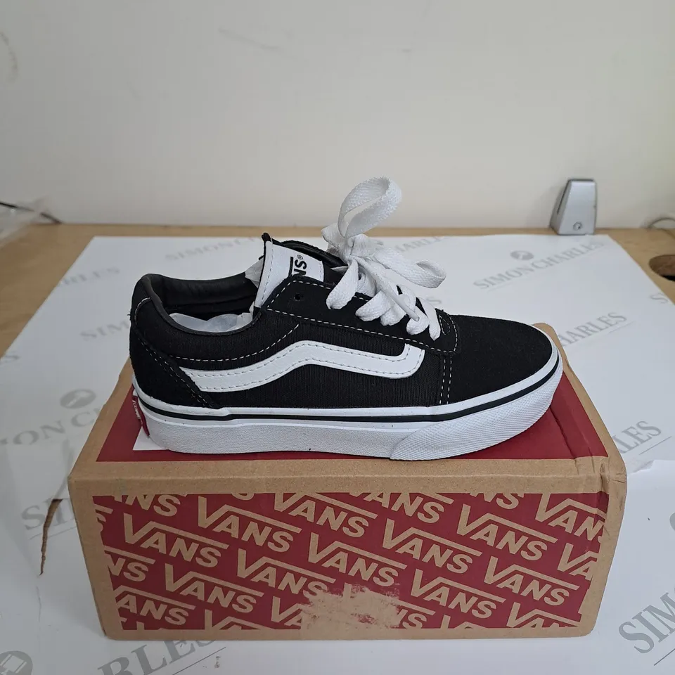 BOXED PAIR OF VANS WARD JUNIOR SHOES SIZE 11