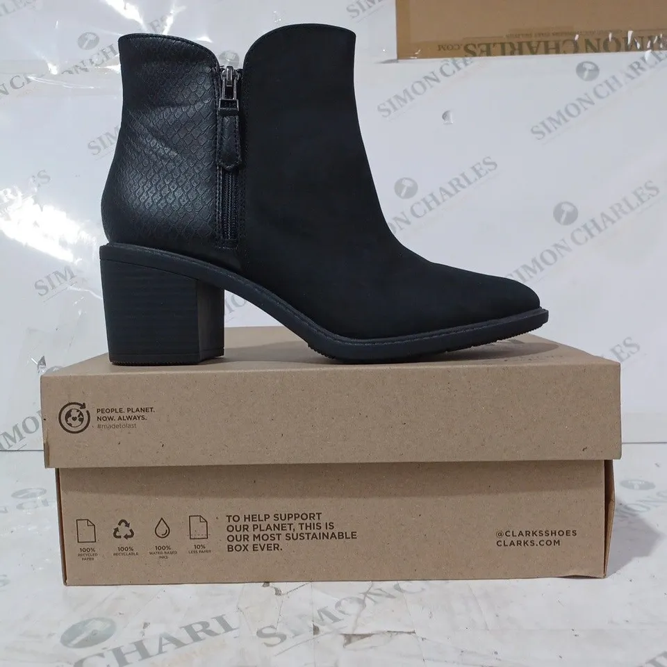 BOXED PAIR OF CLARKS SCENE ZIP BOOTS IN BLACK UK SIZE 8