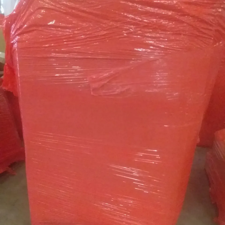 PALLET OF ASSORTED ITEMS INCLUDING BEER BENCH COVER SET, TABLE TOP HOTPLATE, STAIRS CARPET MATS, TOILET SEAT, INDOOR KITES