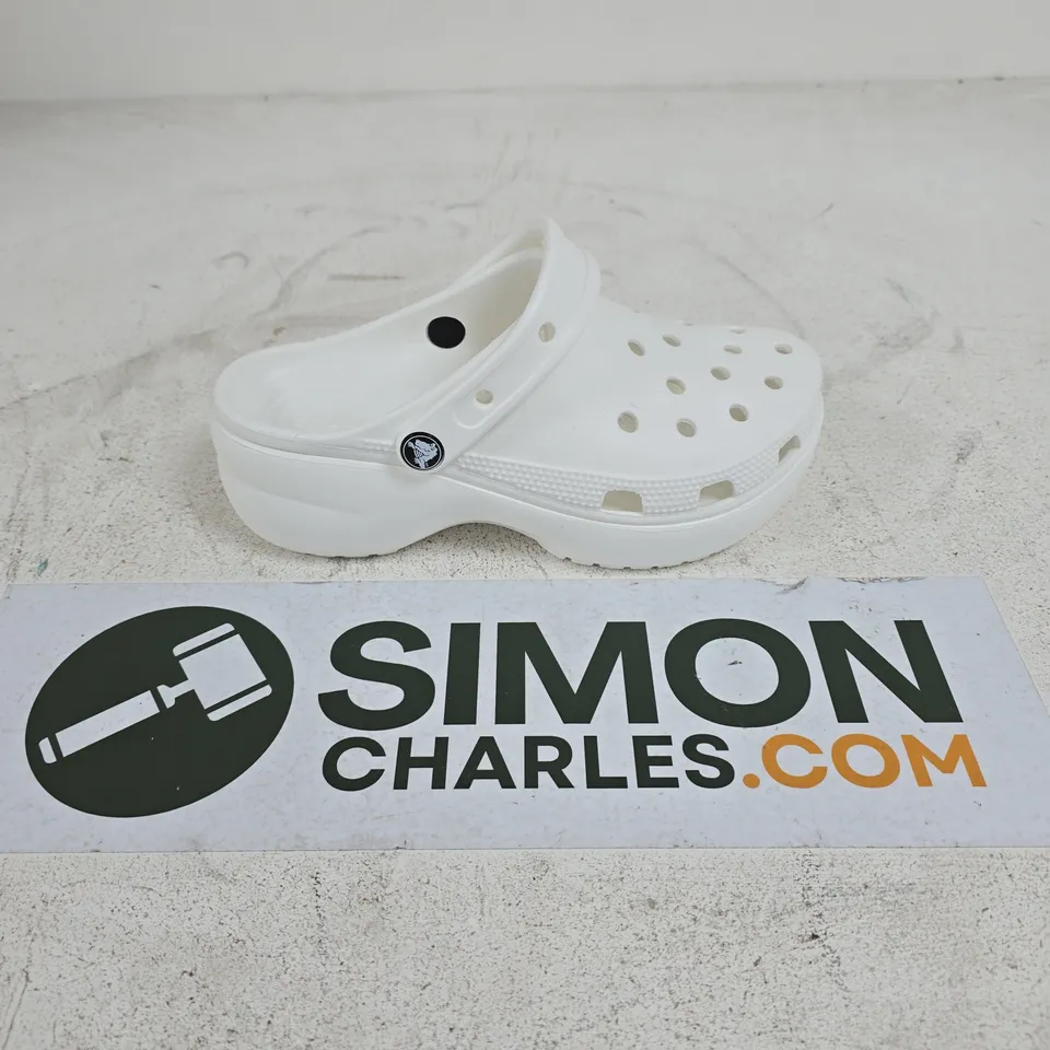 UNBOXED PAIR OF CROCS CLASSIC PLATFORM CLOG W IN WHITE - UK 5
