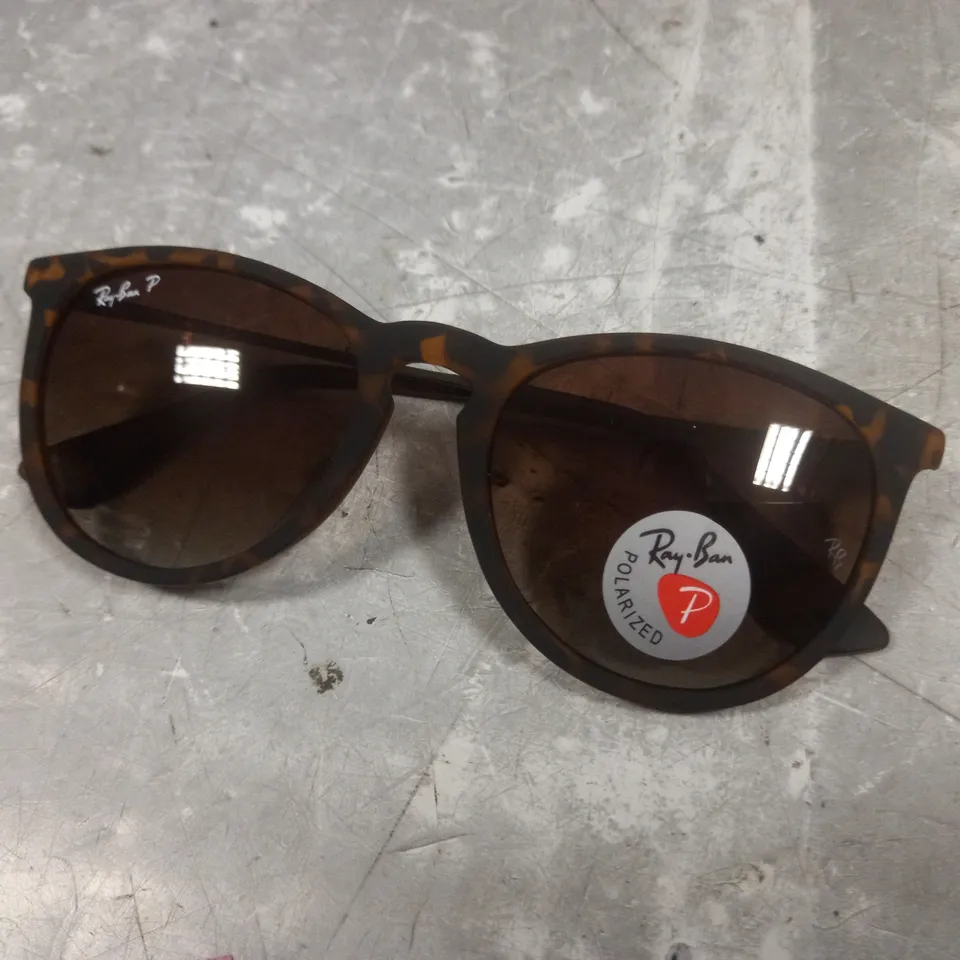 BOXED PAIR OF RAY BAN GLASSES WITH POLARISED LENS IN CASE