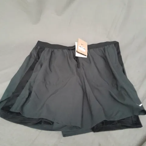 NIKE STRIDE DRI-FIT RUNNING SHORTS IN GREY SIZE XL