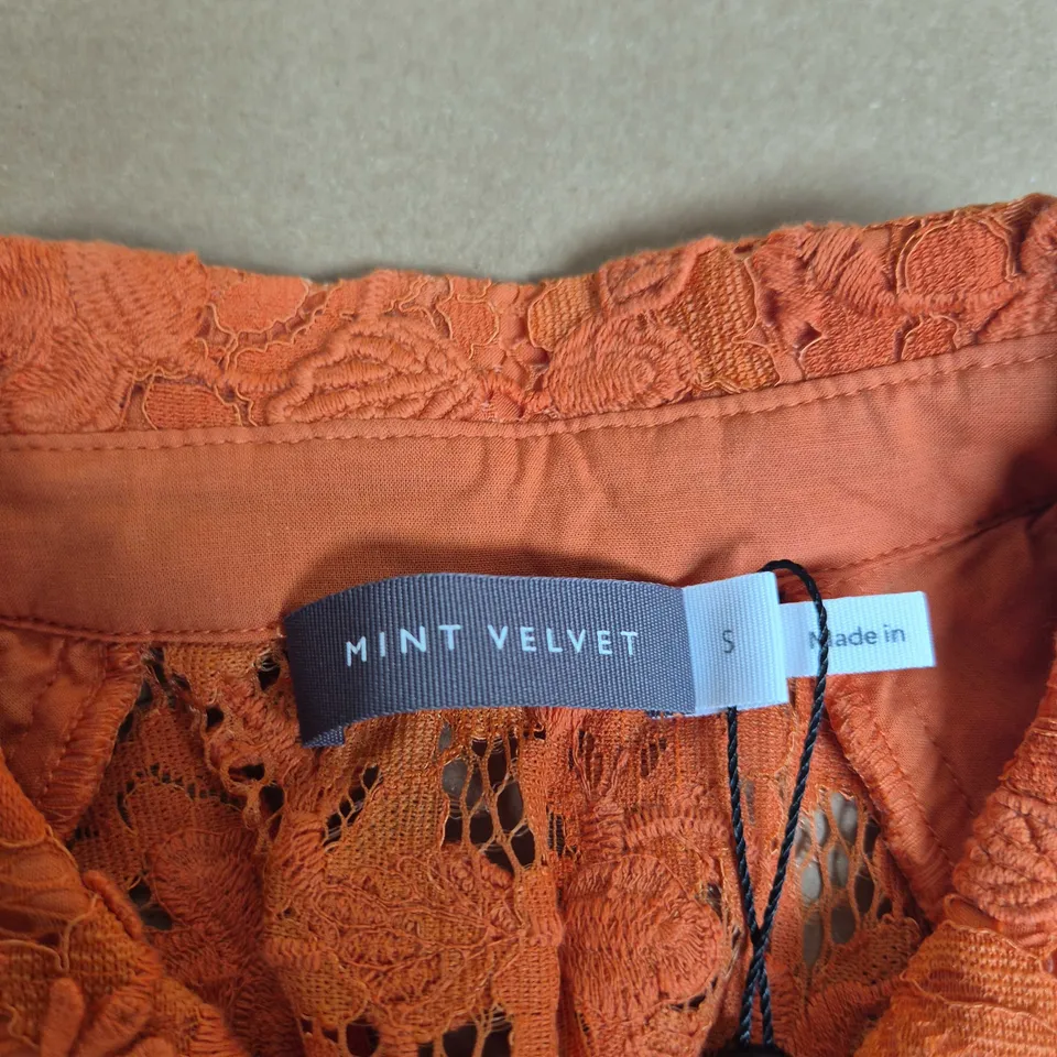 MINT VELVET ORANGE LACE BLOUSE – WOMEN'S, SIZE S