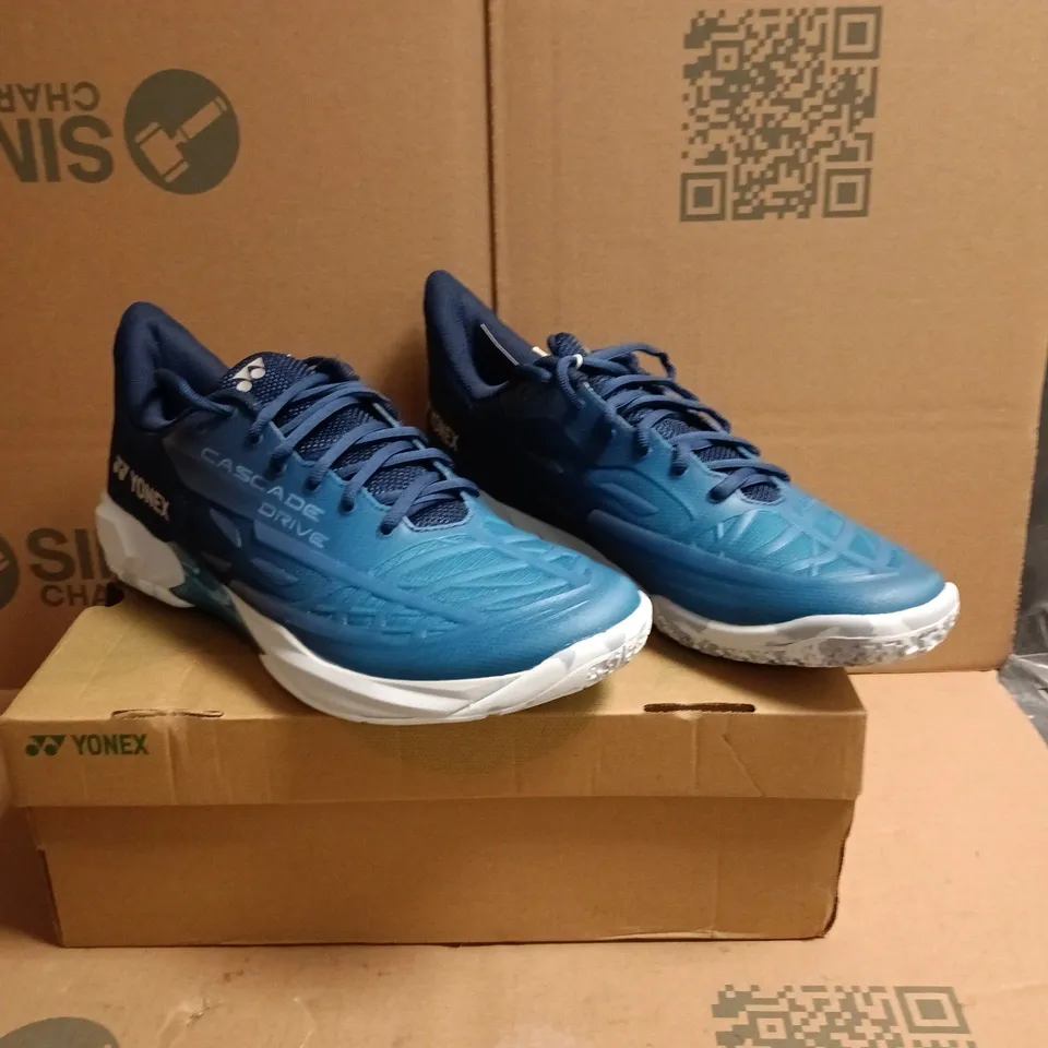 YONEX CASCADE DRIVE POWER CUSHION BADMINTON SHOES – UK 10 (EU 44.5) BLUE