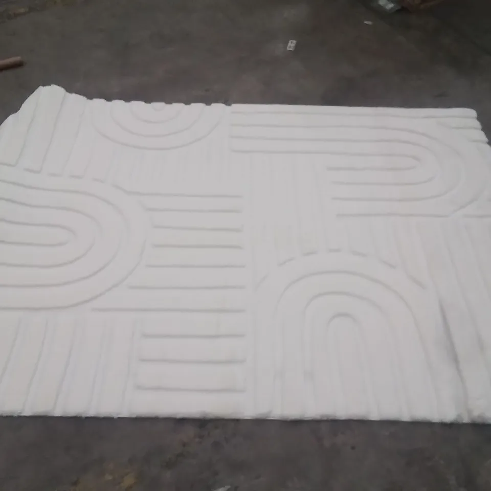 QUALITY DESIGNER AREA RUG - APPROXIMATELY 240X160CM