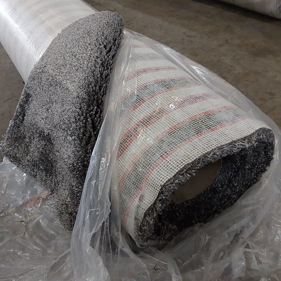 ROLL OF QUALITY CARPET // SIZE: UNSPECIFIED 