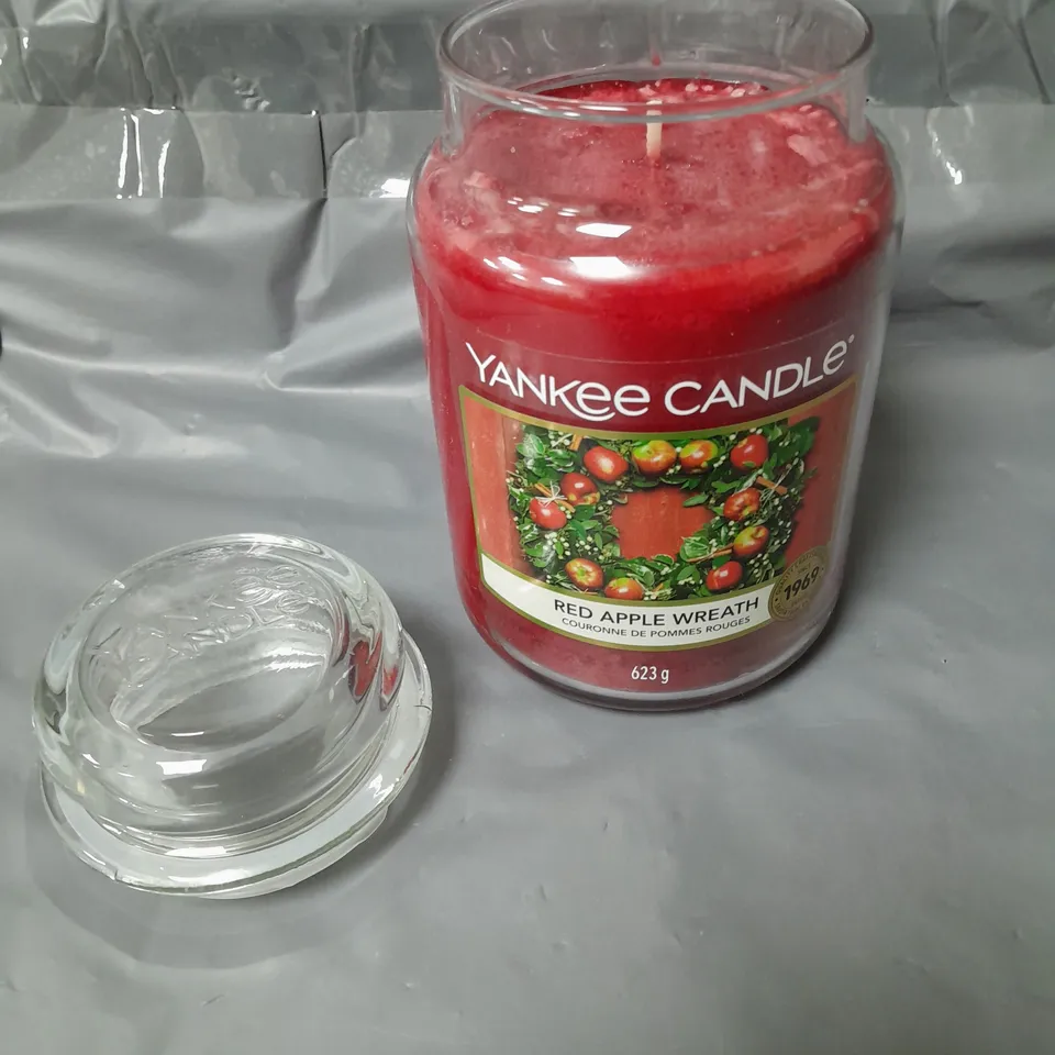 YANKEE CANDLE CLASSIC RED APPLE WREATH CANDLE 