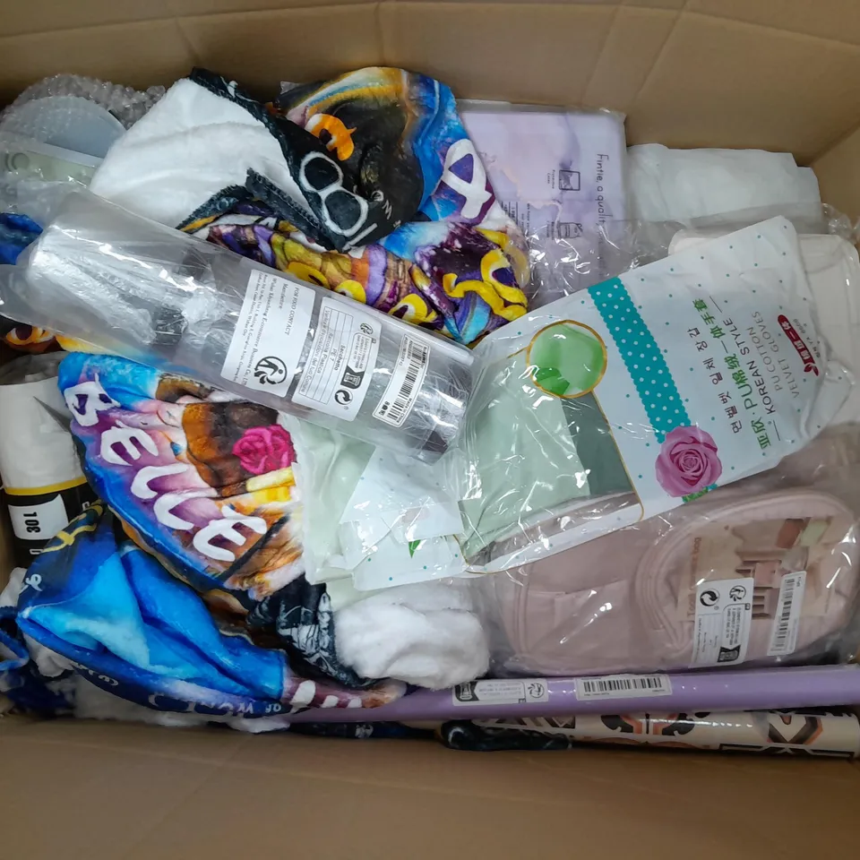 APPROXIMATELY 20 ASSORTED HOUSEHOLD ITEMS TO INCLUDE NAPPIES, DOG TOY, AWNING RAIL PROTECTOR, ETC