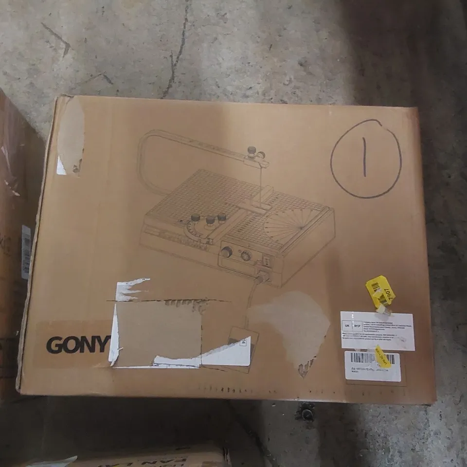 PALLET OF ASSORTED ITEMS INCLUDING: 27 INCH LED MONITOR, MINI RICE COOKER, HOT WIRE CUTTER, FAN LIGHT, METAL WIRE SHELVING UNIT, RUG ECT