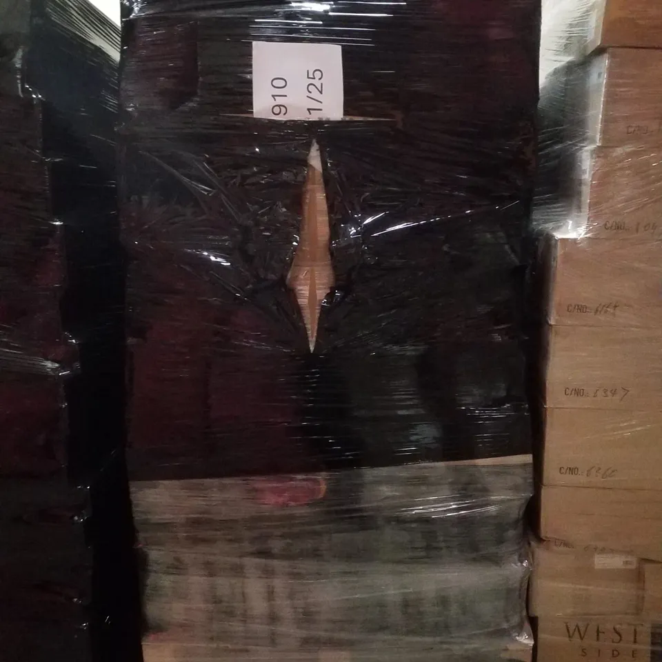 PALLET CONTAINING LARGE QUANTITY OF ASSORTED GREETINGS CARDS
