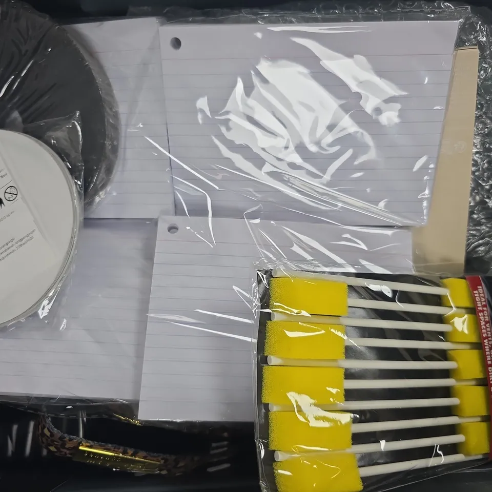 APPROXIMATELY 10 ASSORTED HOUSEHOLD ITEMS TO INCLUDE RETRACTABLE CLOTHES LINE, CUTTING WHEEL, ETC