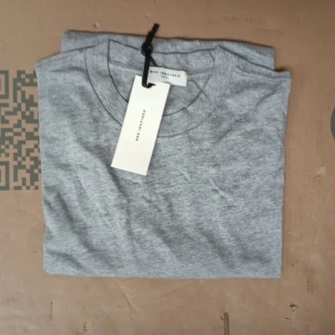 BEE INSPIRED CREW-NECK SHORT SLEEVE T-SHIRT IN GREY SIZE MEDIUM