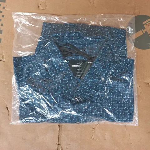 BAGGED RODD & GUNN KEYSTONE SHORT SLEEVE SHIRT IN BLUE SIZE MEDIUM
