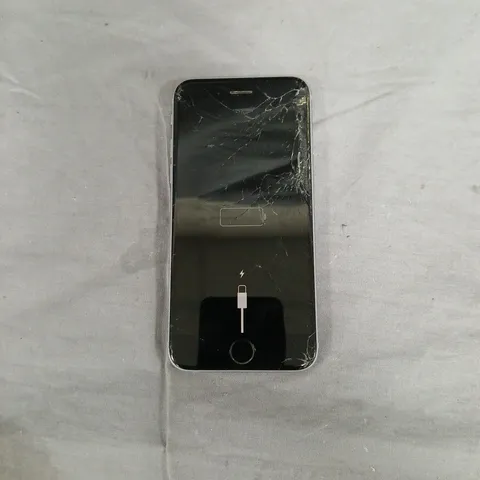 APPLE IPHONE 6S UNLOCKED SPACE GREY 32GB. CRACKED SCREEN