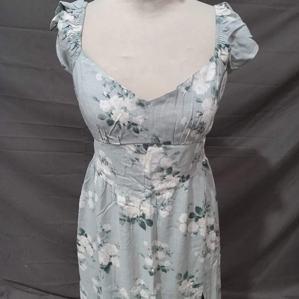 HOLLISTER FLORAL OCCASSIONAL DRESS SIZE UNSPECIFIED