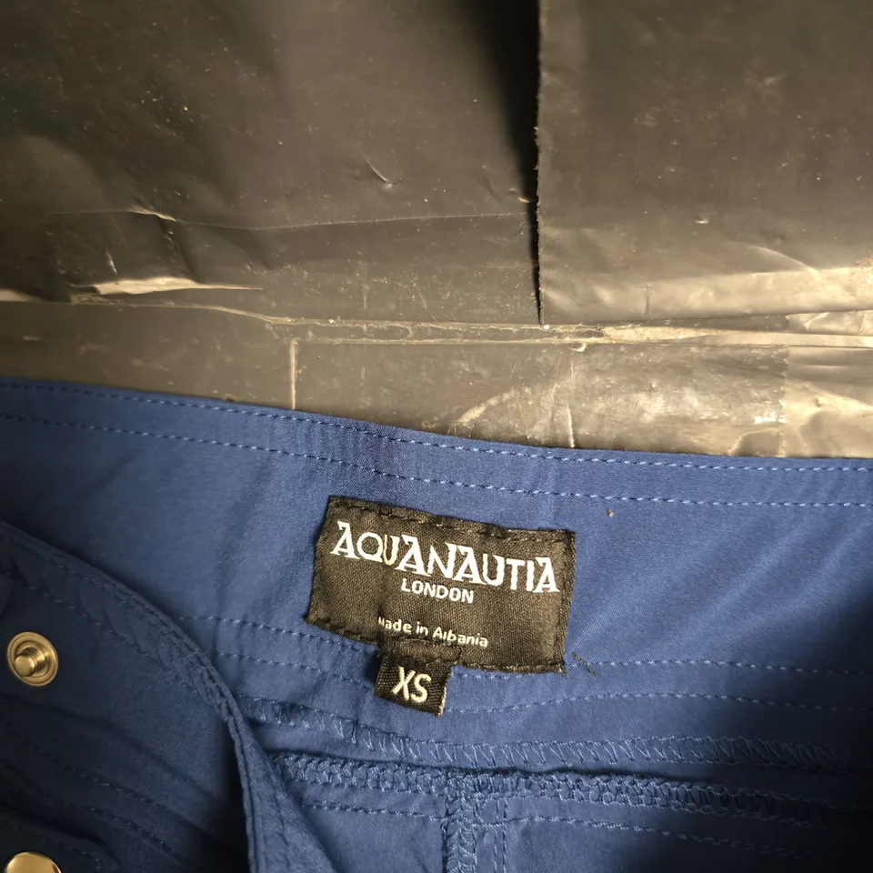 AQUANAUTIA LONDON BLUE SHORTS WITH WATERPROOF POCKET – XS