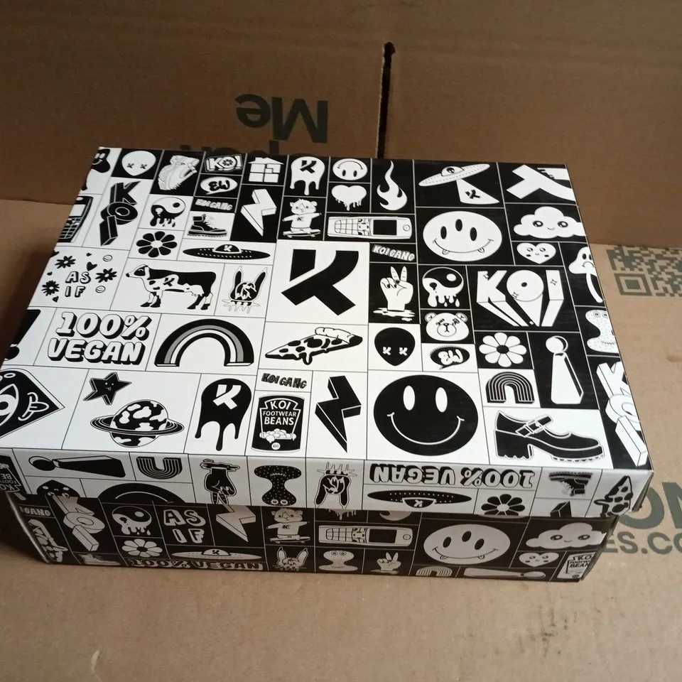 BOXED KOI JINX MYSTIC CHARM TRAINERS – UK 6 