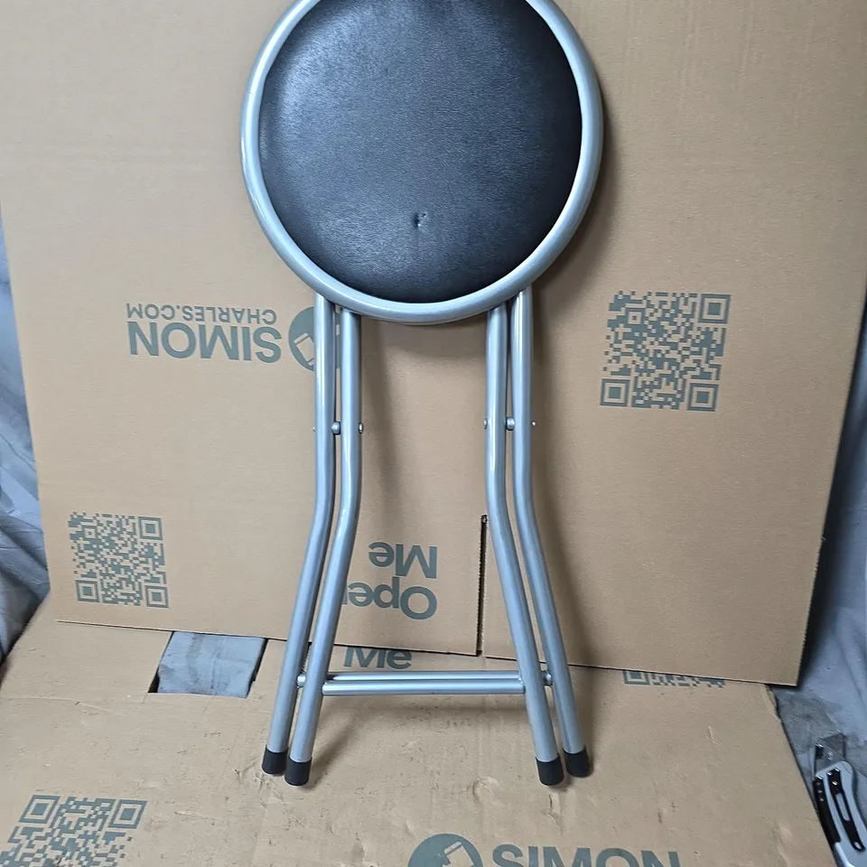 CAGE OF APPROXIMATELY 15 ASSORTED ITEMS TO INCLUDE: FOLDING BARSTOOL