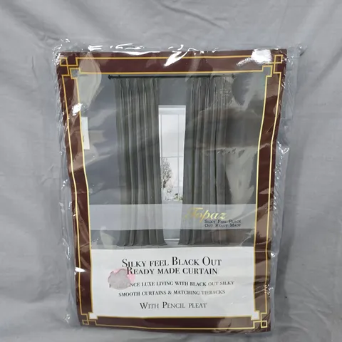 BOX OF APPROX 8 TOPAZ SILKY FEEL BLACK OUT READY MADE CURTAIN – PENCIL PLEAT, GREY