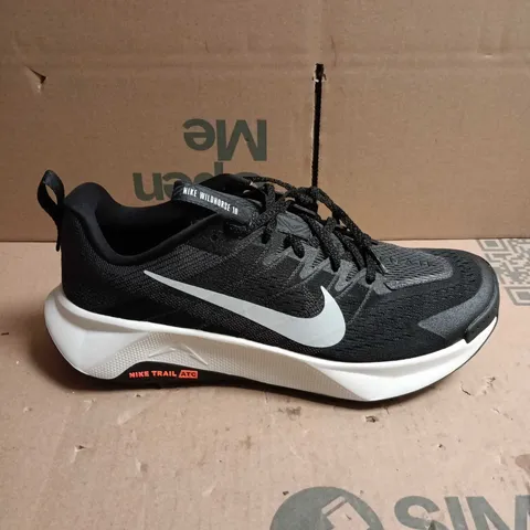 PAIR OF NIKE WILDHORSE 10 TRAINERS IN BLACK - 9.5