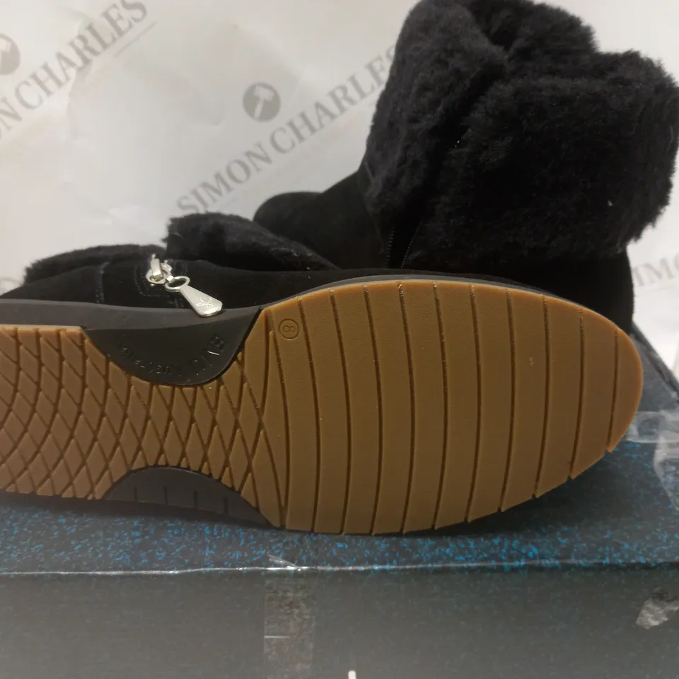 BOXED EMU AUSTRALIA BEACH OXLEY BLACK BOOTS - SIZE 5