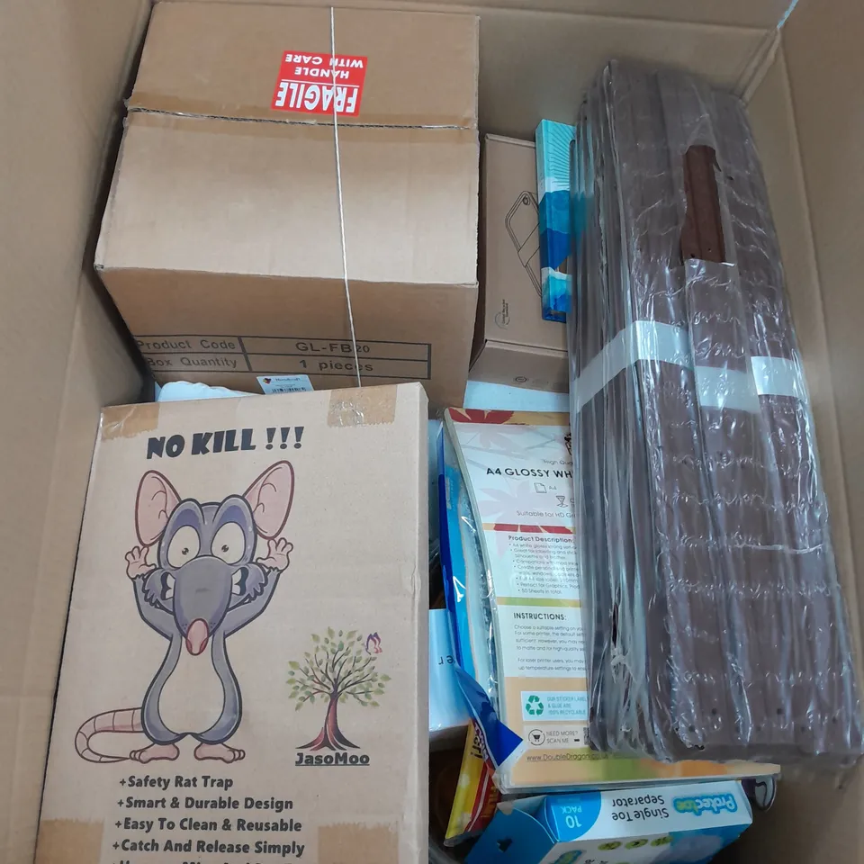 APROXIMATELY 15 ASSORTED HOUSEHOLD ITEMS TO INCLUDE NOTEBOOKS , LUNCH BOX'S , ETC 