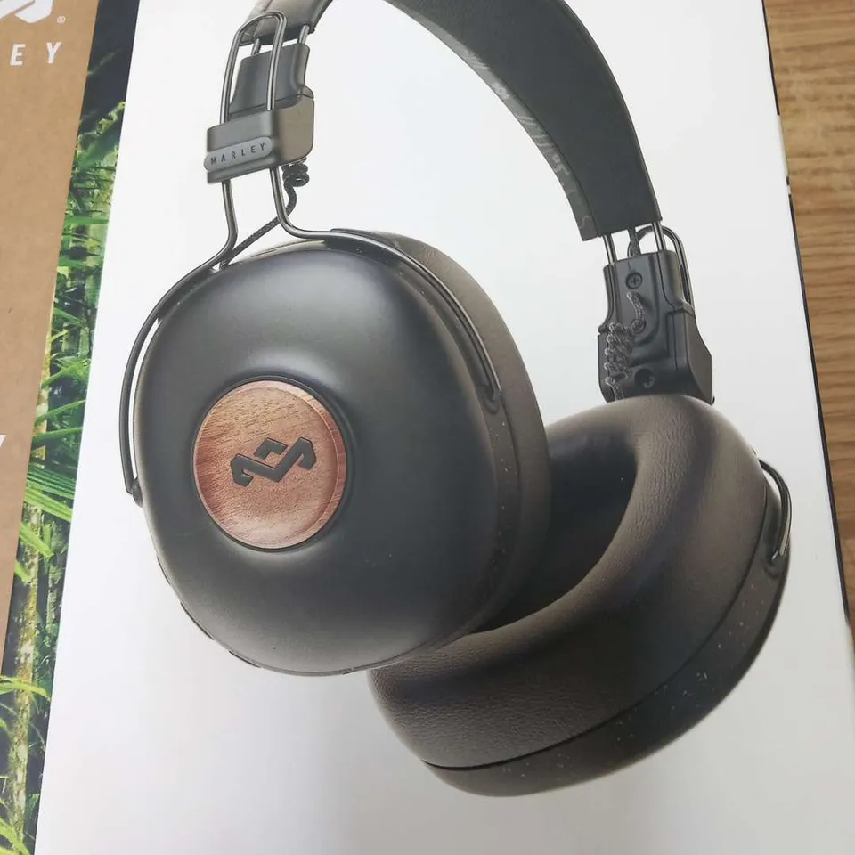 BOXED HOUSE OF MARLEY POSITIVE VIBRATION FREQUENCY BLUETOOTH HEADPHONES
