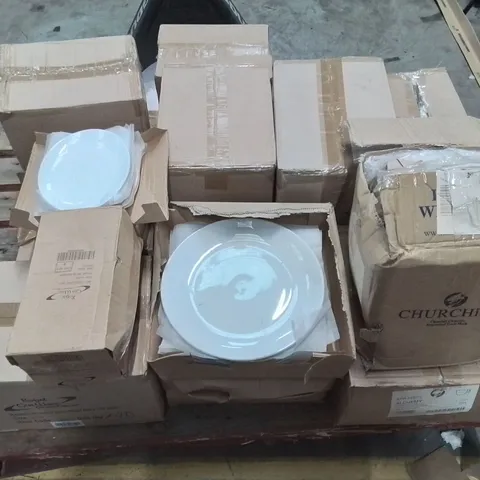 PALLET CONTAINING VARIOUS ASSORTED PORCELAIN DISHES, PLATES AND GLASS VASES ECT.