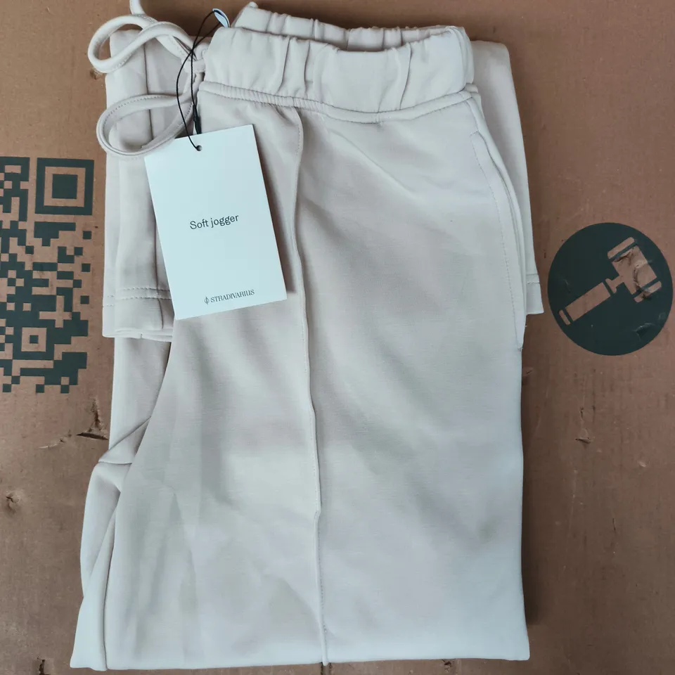 STRADIVARIUS SOFT JOGGERS IN CREAM SIZE XS