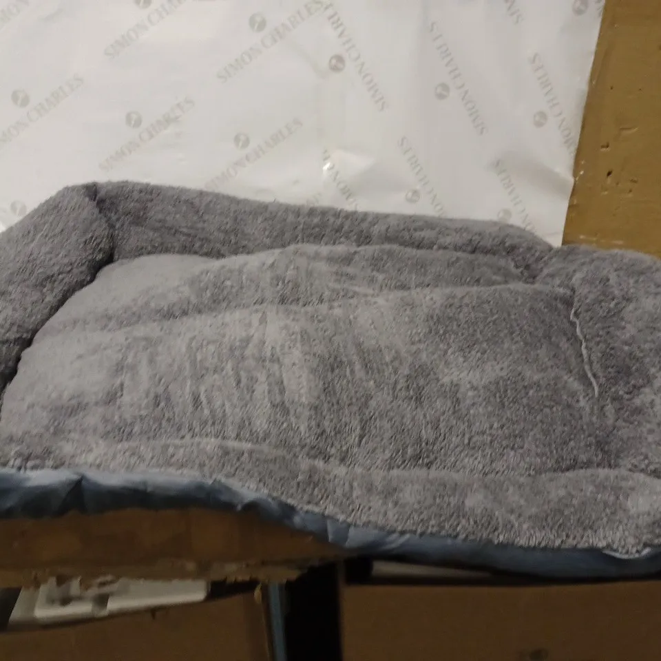 DOG BED IN GREY