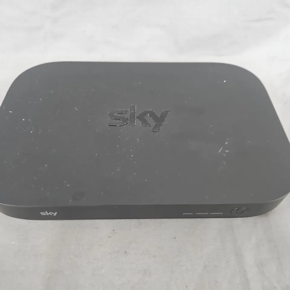 SKY ER115 BROADBAND ROUTER/MODEM – BLACK