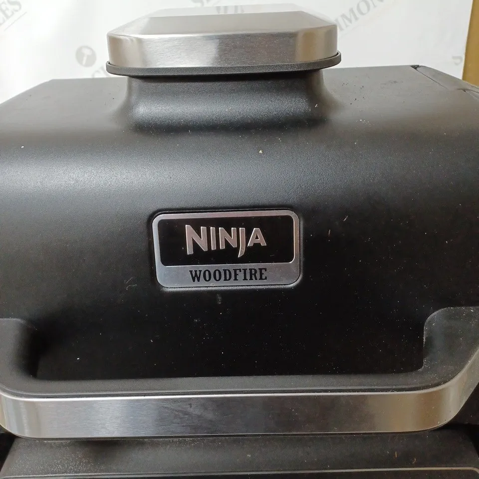 BOXED NINJA WOODFIRE ELECTRIC BBQ GRILL & SMOKER OG701UKQ